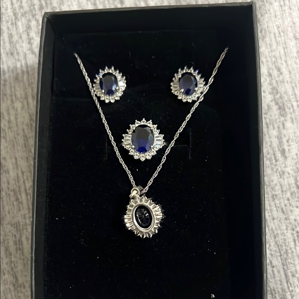Kay Jewelers Silver Necklace with Elegant Design
